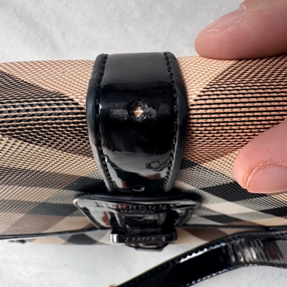 Burberry Haymarket Check Shoulder Bag with Coin Purse - Picture 6 of 12